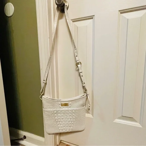 VINTAGE BRAHMIN JODY WHITE IVORY MELBOURNE GENUINE LEATHER CROSSBODY BAG!!